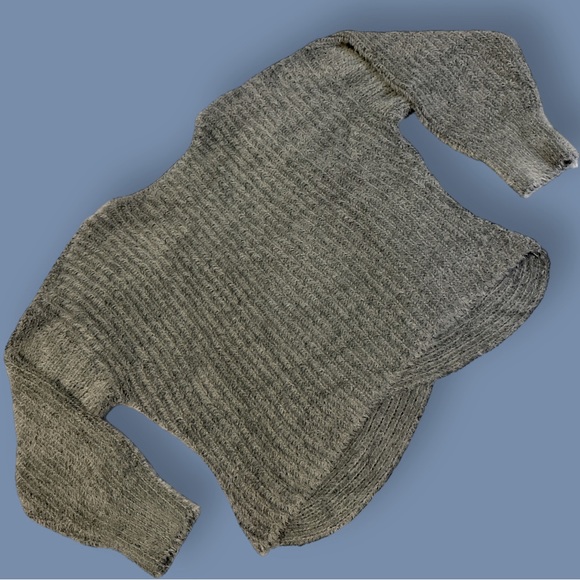 ⭐️HP!⭐️ EUC Urban Outfitters Cross Body Fuzzy Ribbed Sweater in Grey. Size Small - Picture 11 of 13